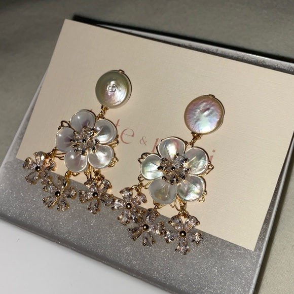 Kate & Mari Handmade Coin Pearl BRIDAL Earrings - Picture 3 of 3